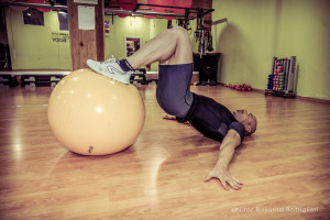 Stability ball leg curl fine - Personal trainer Taranto - lanza Personal trainer 