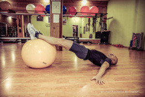 Stabilità ball leg curl fine - Personal trainer Taranto - lanza Personal trainer