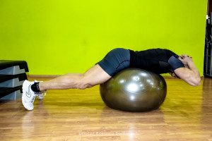 Back Extension on Ball - Inizio - Personal Trainer Taranto - Lanza Personal Trainer -