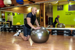 Rollout con palla svizzera - inizio - Personal Trainer Taranto - fitness