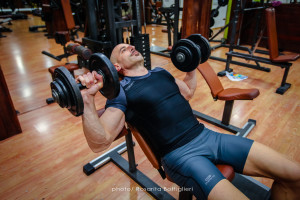 DB Incline Press - inizio - Personal Trainer Taranto - Lanza Personal Trainer